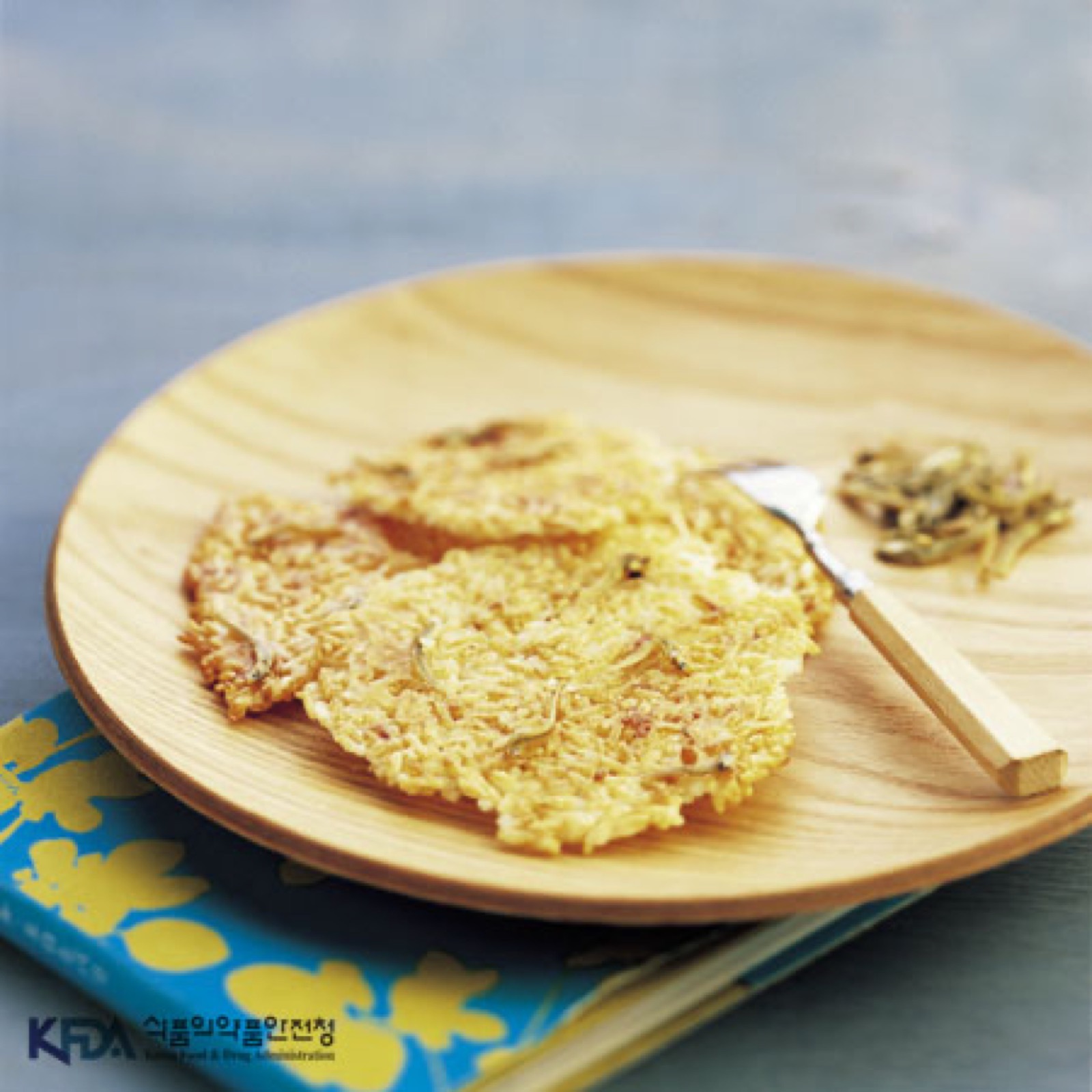 멸치 누룽지과자 완성 모습