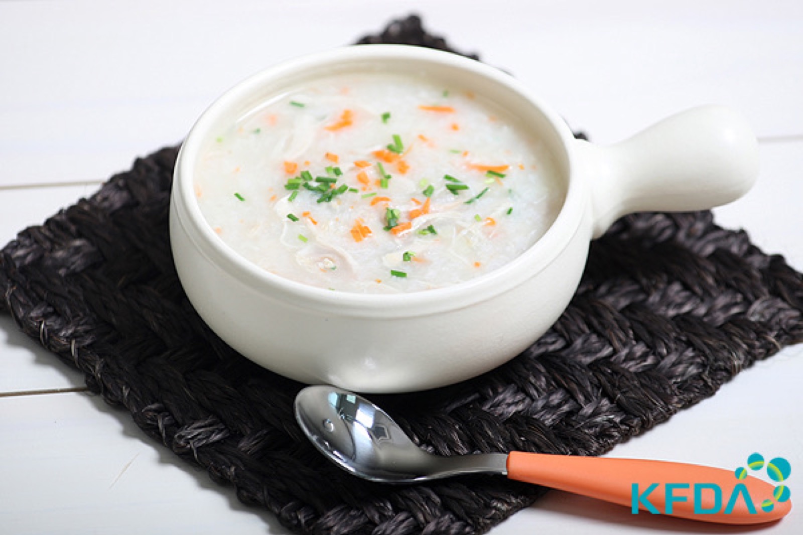 찬밥으로 끓이는 닭죽 완성 모습