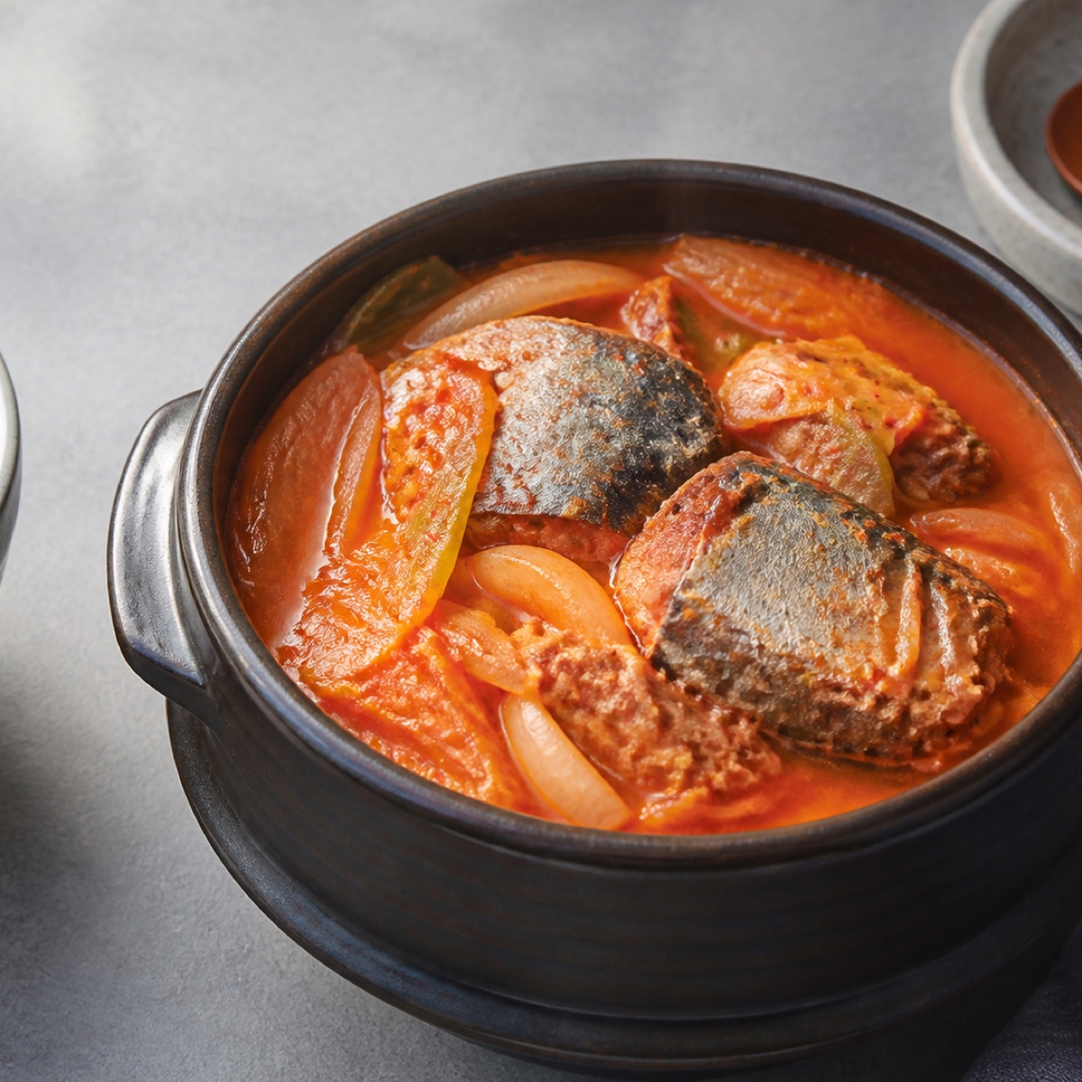 손질 없는 고등어김치찌개 완성 모습