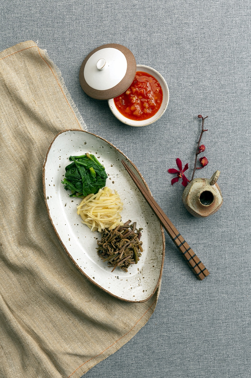 삼색나물과 토마토양념장 완성 모습
