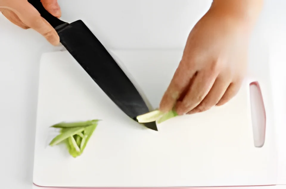 순두부 사과 소스 오이무침 2단계 사진