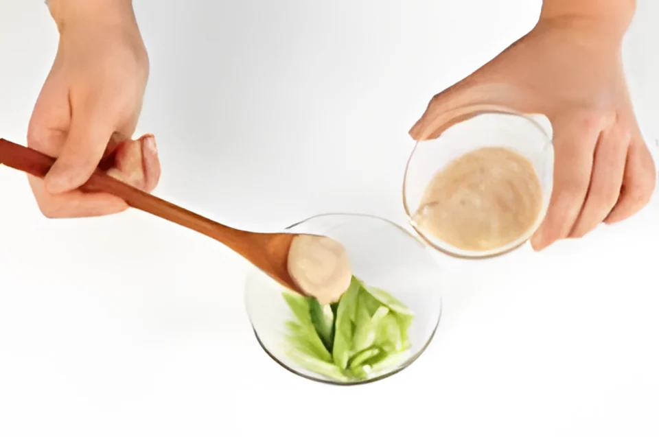 순두부 사과 소스 오이무침 3단계 사진